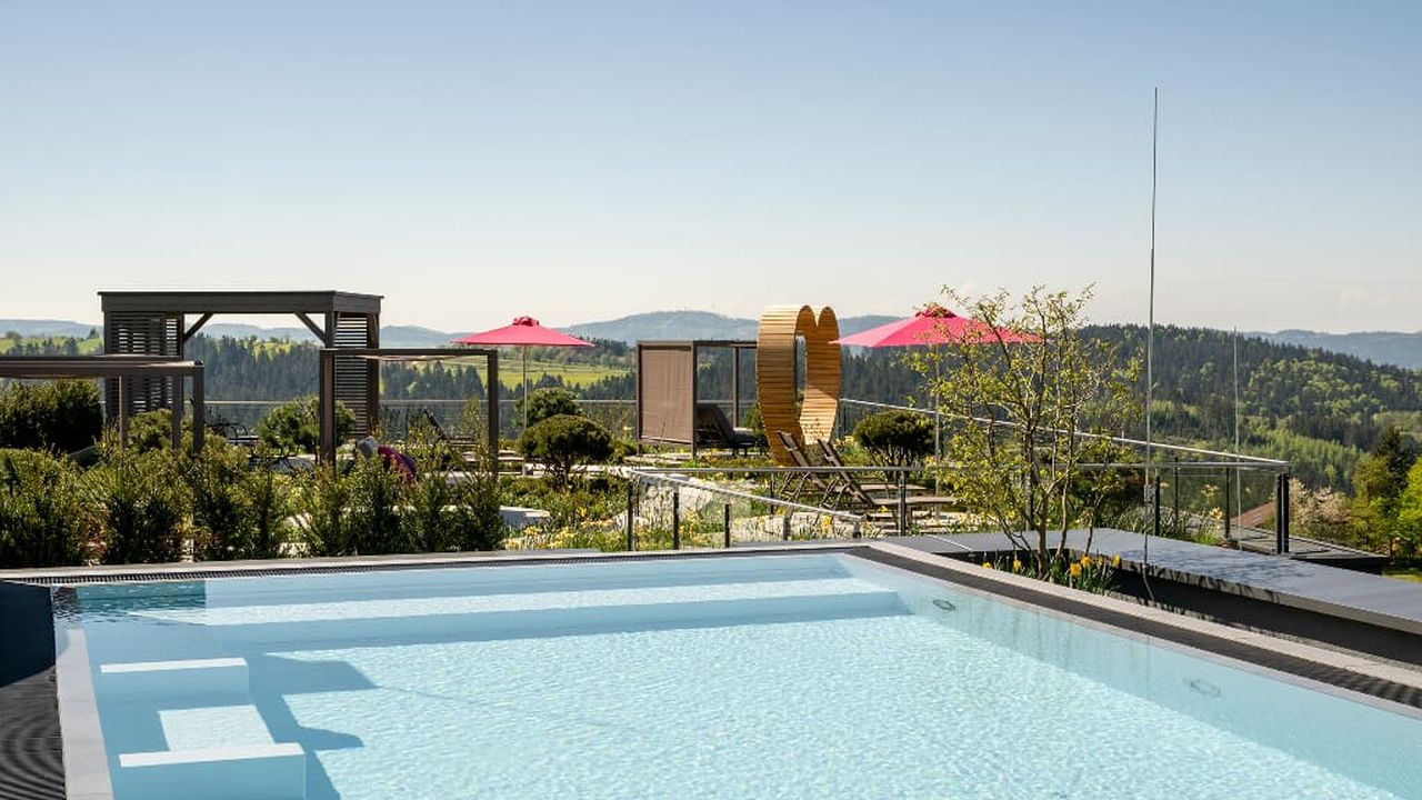 Sky-Pool mit Panoramablick Sky-Pool mit Panoramablick